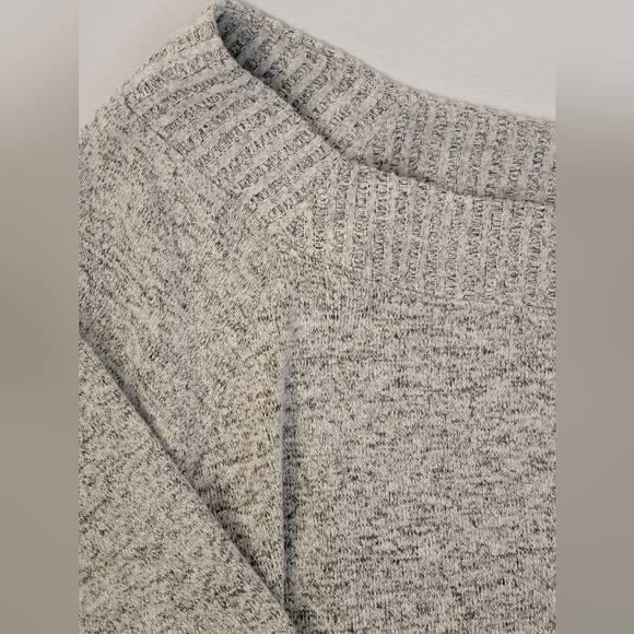 NWT Torrid Callie Off-the-Shoulder Sweater Size 1 (1X 14-16) - Picture 4 of 9